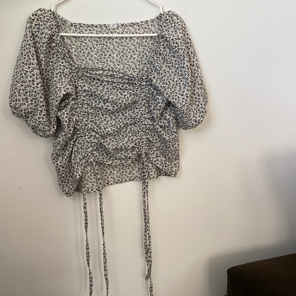 Short sleeve ballon top, floral pattern